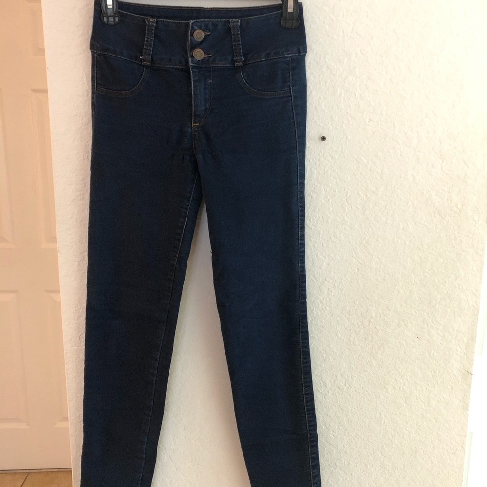 Butt-lifting Colombian jeans.
